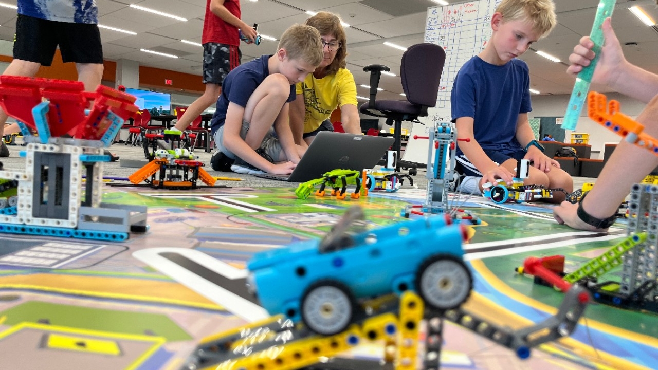 Kids program and test electronic LEGO creations