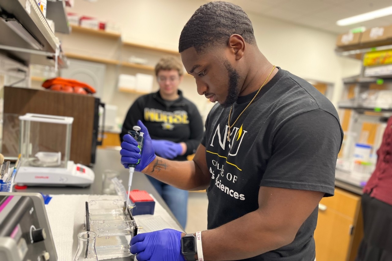 Neuroscience students doing summer research in the lab.