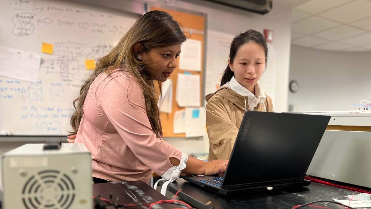 Undergraduation Research in STEM at NKU NKU Engineering faculty member guides research student in the lab.