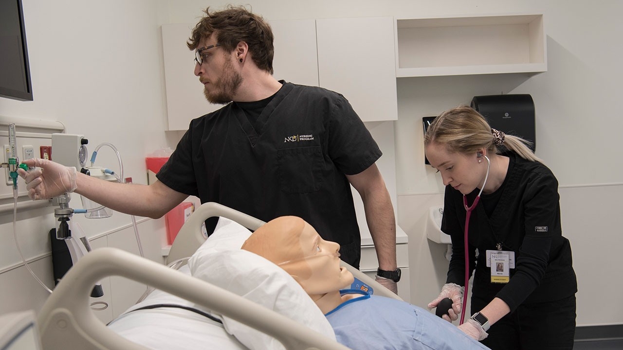 Students in the simulation center.