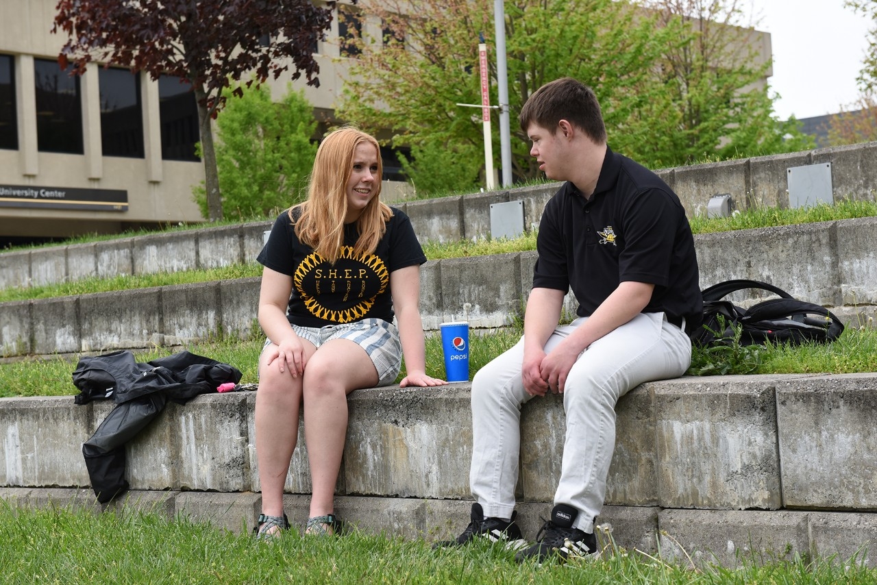 Students sitting outside NKU
