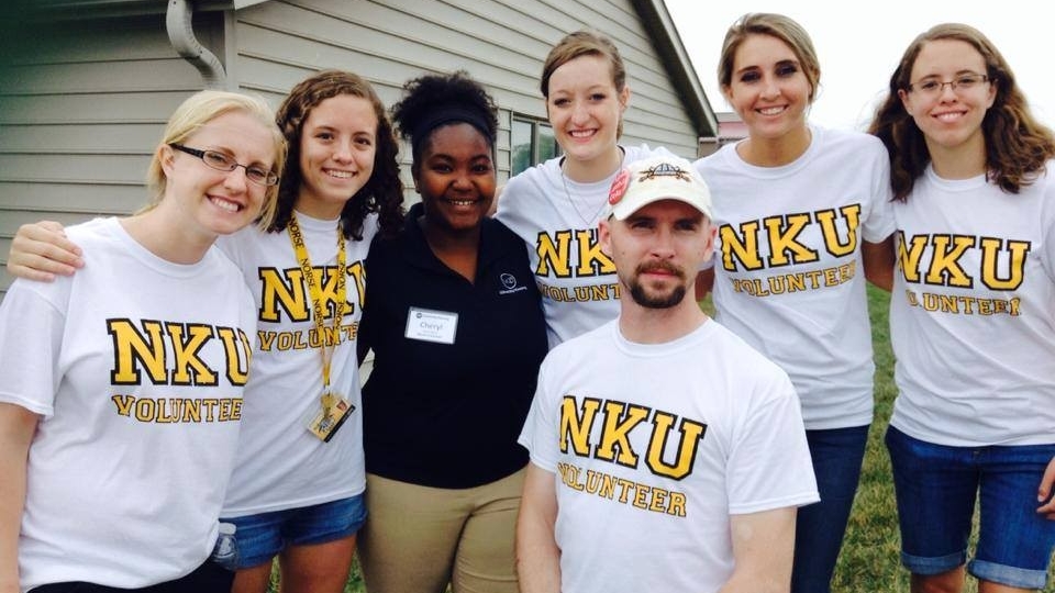 A group of NKU students gathered to volunteer