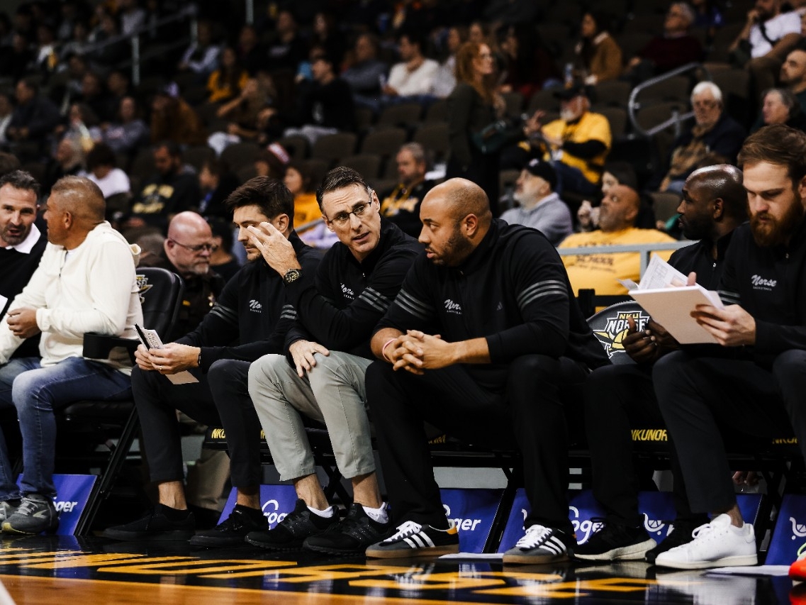 Darrin Horn courtside at a basketball game