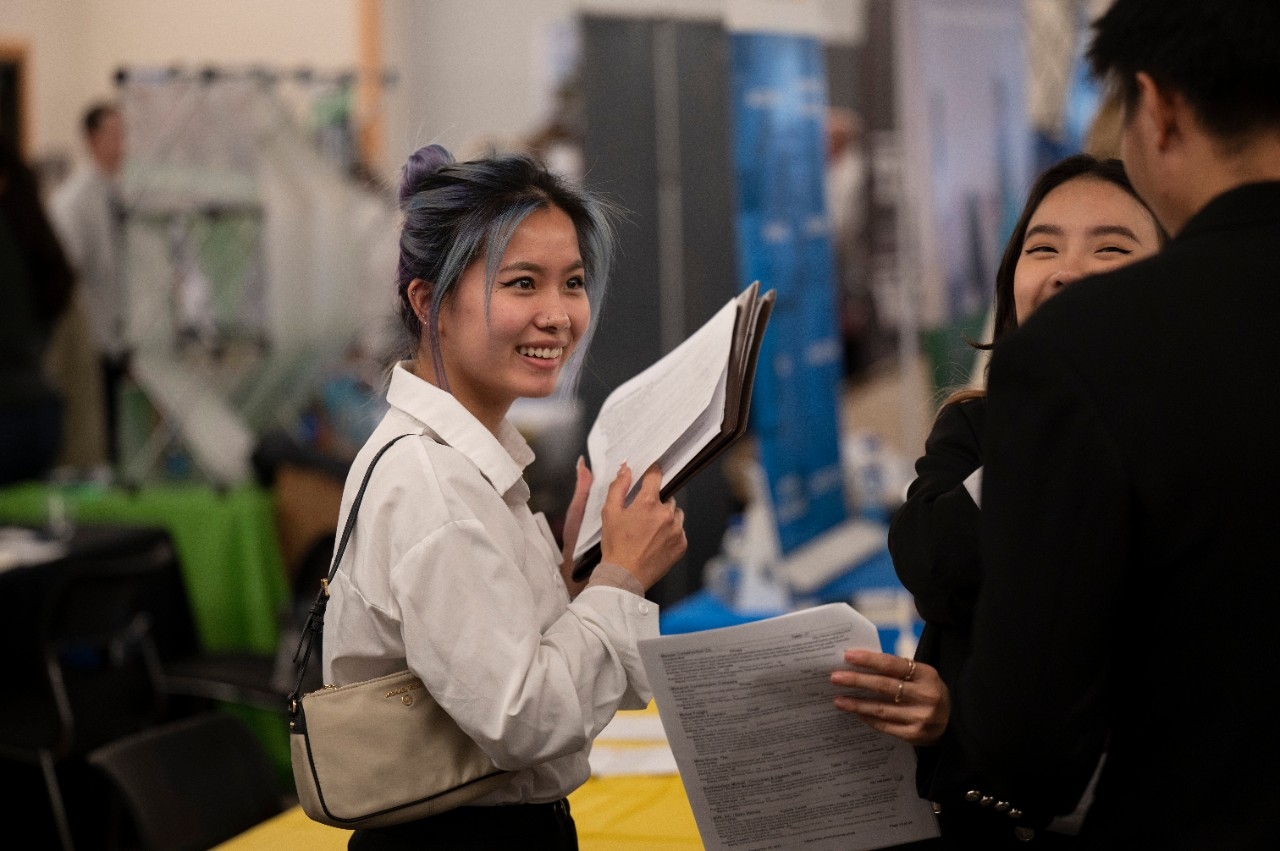 Student smiling at Norse network hub